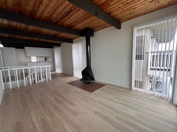 3rd image of 2804 Manhattan Ave #A