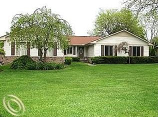 42520 Bradner Rd, Northville, MI 48168