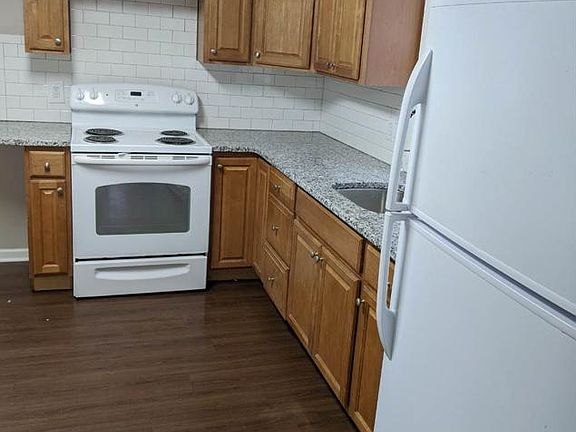 2nd image of 569 E Huston St