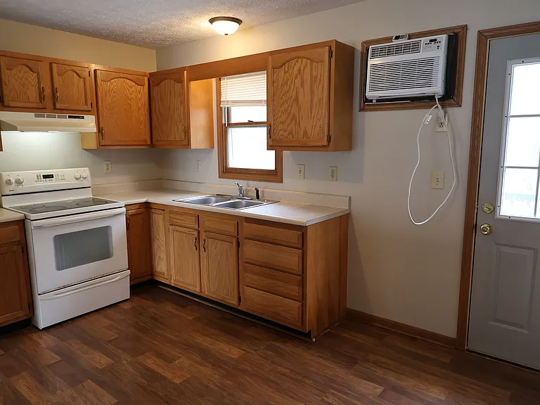 8 Westside Ct — Photo 10