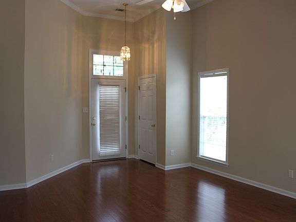2nd image of 1137 Carriage Dr
