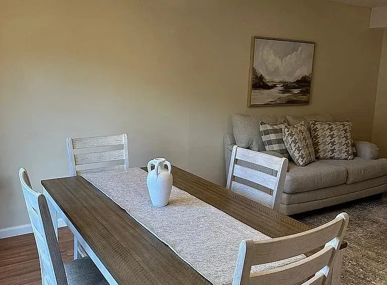 2503 Lakeview Dr — Photo 3