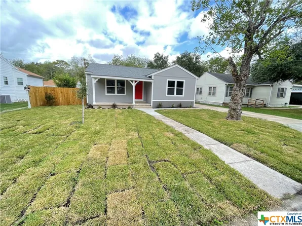 2210 E Colorado St, Victoria, TX 77901