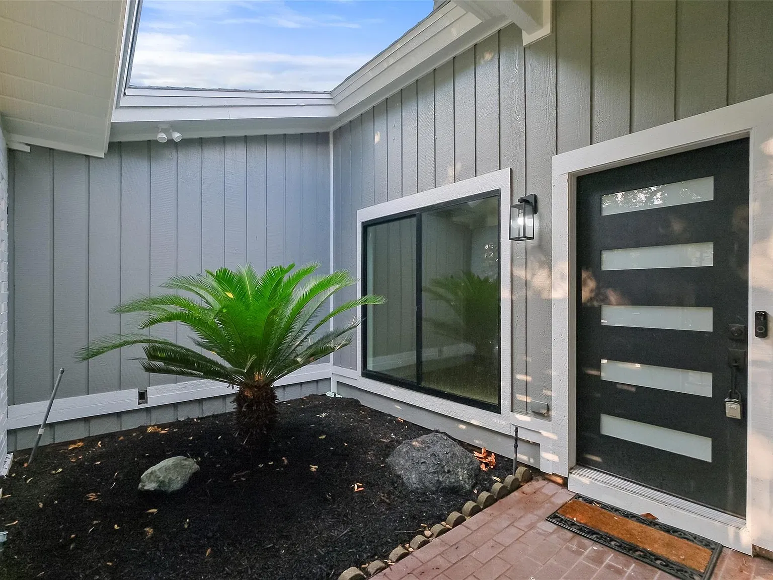 4 bed, 3.5 bath, 2650 sqft, $4,000 — Photo 3