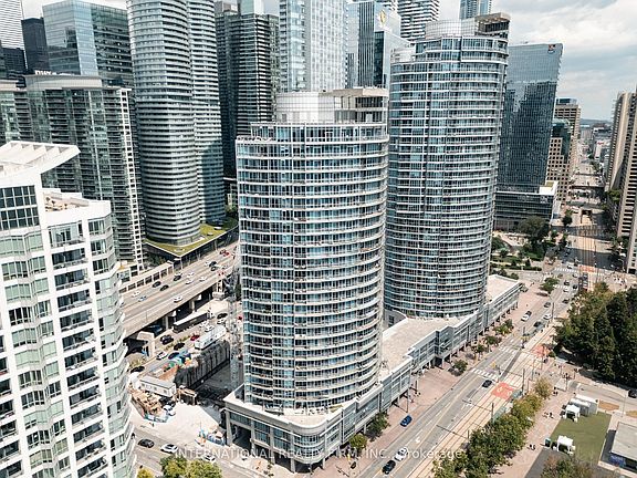 5th image of 218 Queens Quay W Unit Penthouse 4