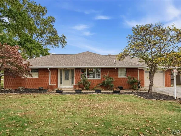 24 Lakewood Ct, Collinsville, IL 62234