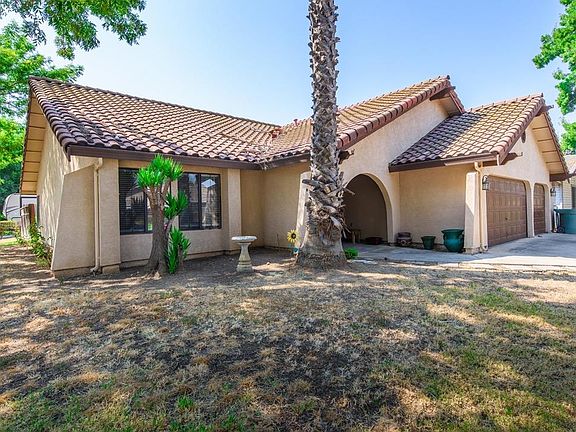 3rd image of 300 Arambel Dr