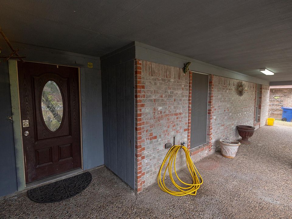 1st image of 2820 N 28th St