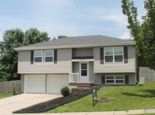 5317 NW Pennington Ln, Blue Springs, MO 64015