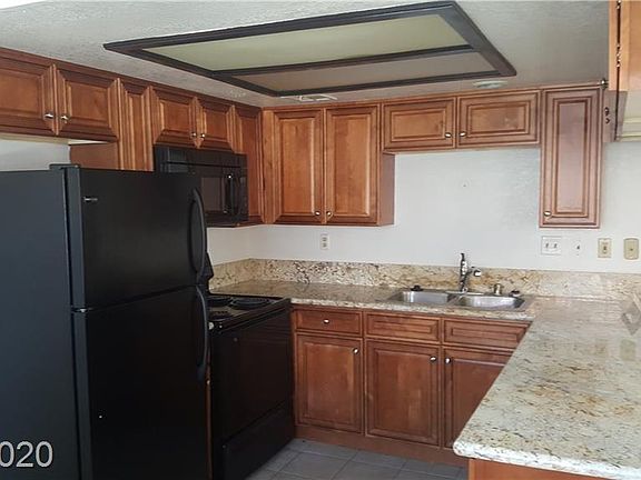 3rd image of 4221 Sanderling Cir Unit 275