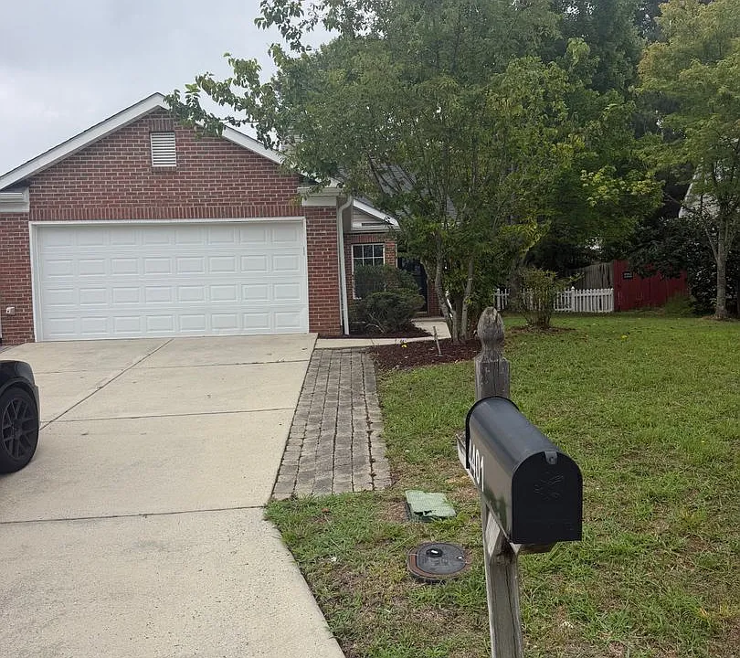 4401 Brecon Ln