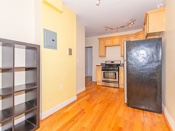4th image of 707 Sterling Pl APT 3a