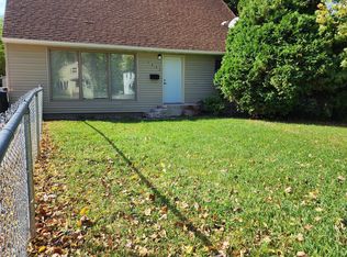 1232 10th St N, Fargo, ND 58102
