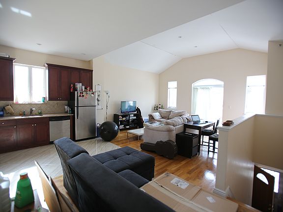 2nd image of 209 Bay 31 St #3A