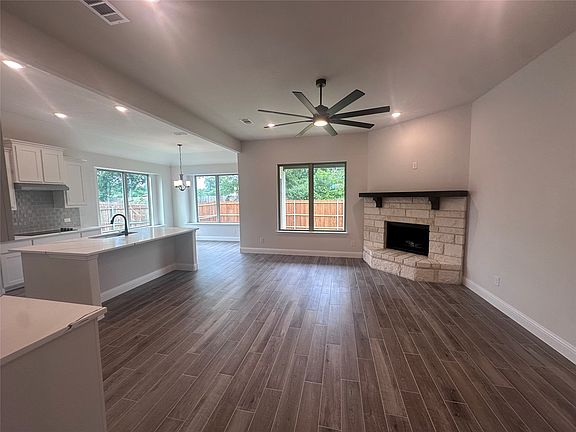 3rd image of 610 Kyle Dr
