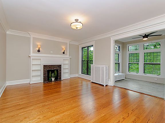 3rd image of 5600 S Blackstone Ave APT 2