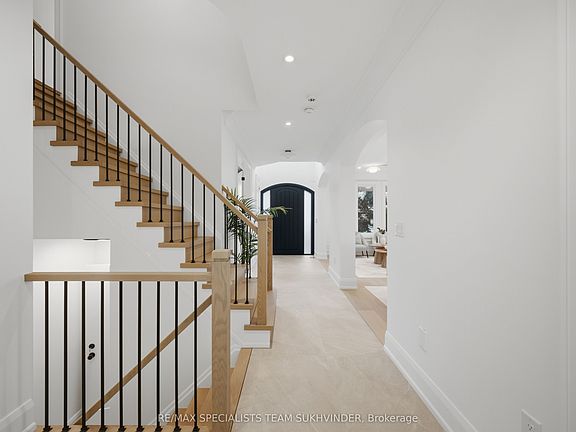 4th image of 31 Linstock Dr