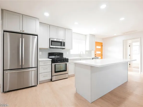 1004 Baker Ave, Las Vegas, NV 89108