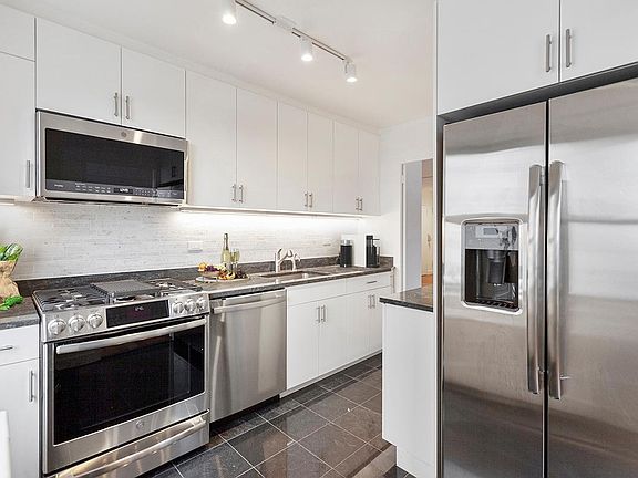 4th image of 500 E 77th St APT 809