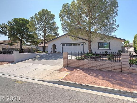 3rd image of 121 W Cypress Dr