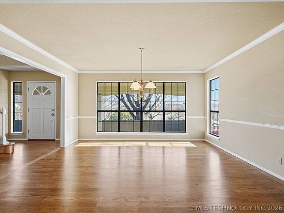 5th image of 7824 S Urbana Ave