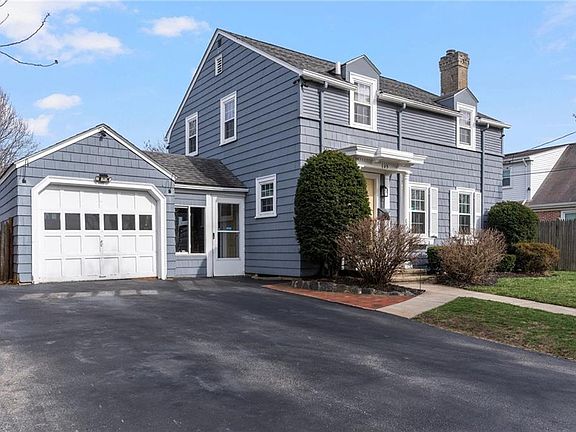 2nd image of 105 Roslyn Ave