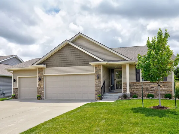 690 SE Driftwood Ln, Waukee, IA 50263