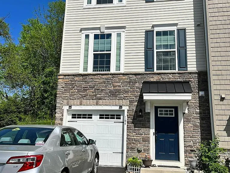 164 Mulberry Dr — Photo 1