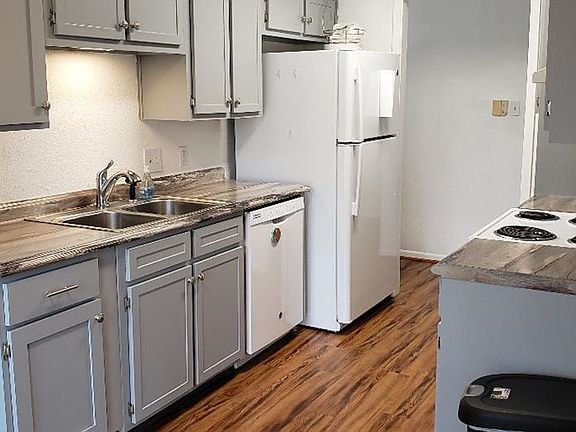 4th image of 2235 Woodside Dr