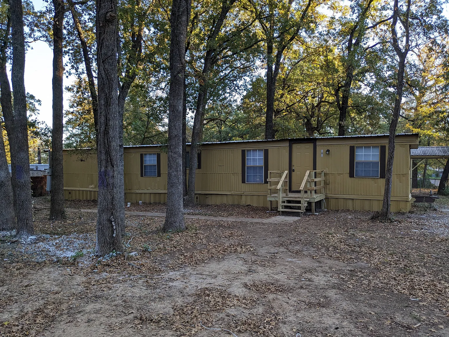 3 bed, 1.5 bath, 1200 sqft, $995 — Photo 1