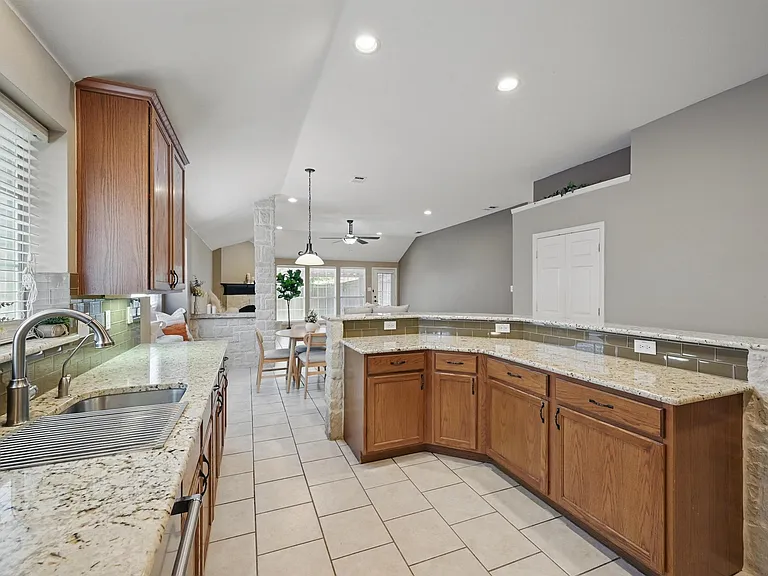12315 Red Hawk Dr — Photo 12