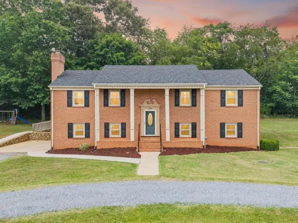 300 Casaloma Dr, Forest, VA 24551