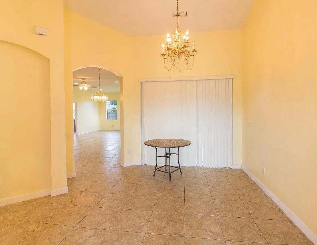 3 bed, 2.0 bath, 2008 sqft, $2,600 — Photo 2