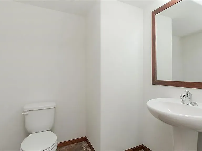 3703 English Glen Ave — Photo 14