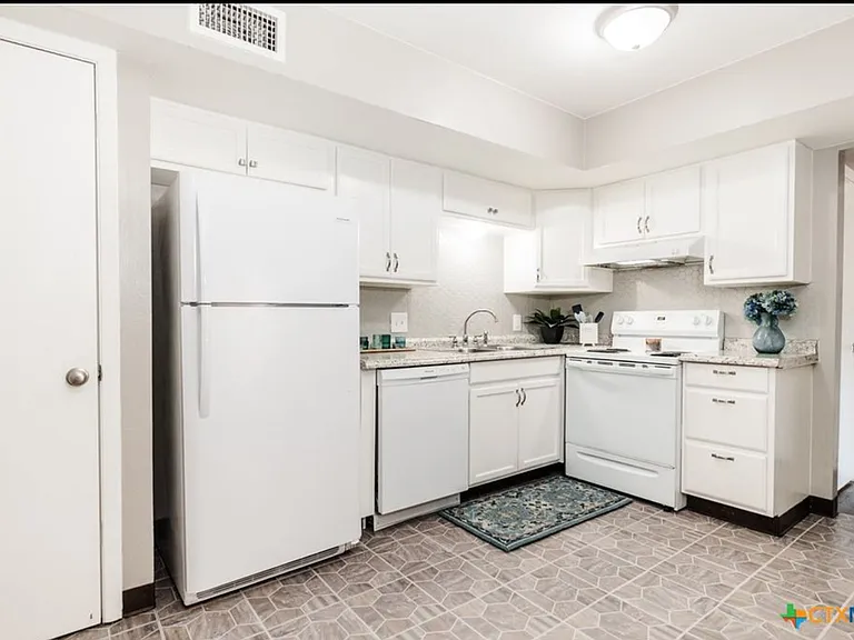 304 Palmwood Dr #D — Photo 9