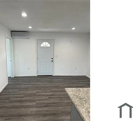 3 bed, 700 sqft, $2,990 — Photo 2