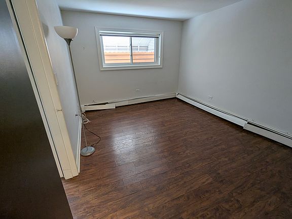 2nd image of 1044 Ontario St APT 1C