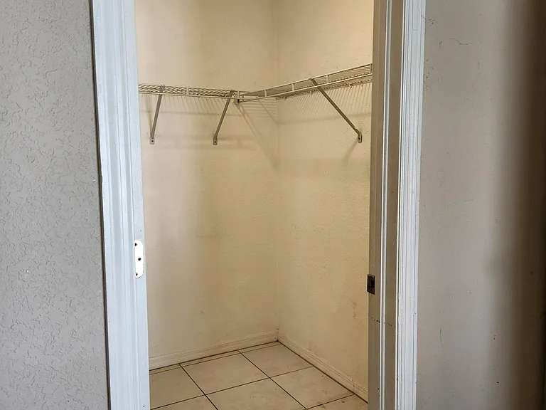 1037 SE 11th St #A — Photo 25