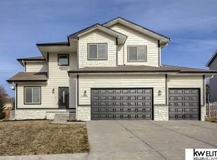 20806 Flavin St, Elkhorn, NE 68022