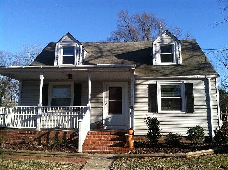 1st image of 18 Roberts Ct W