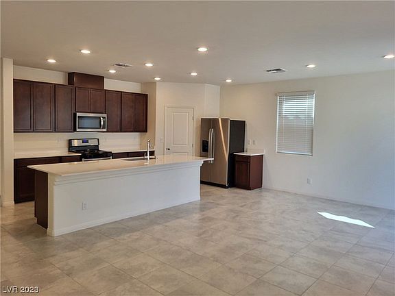 3rd image of 8162 Seminario Ave