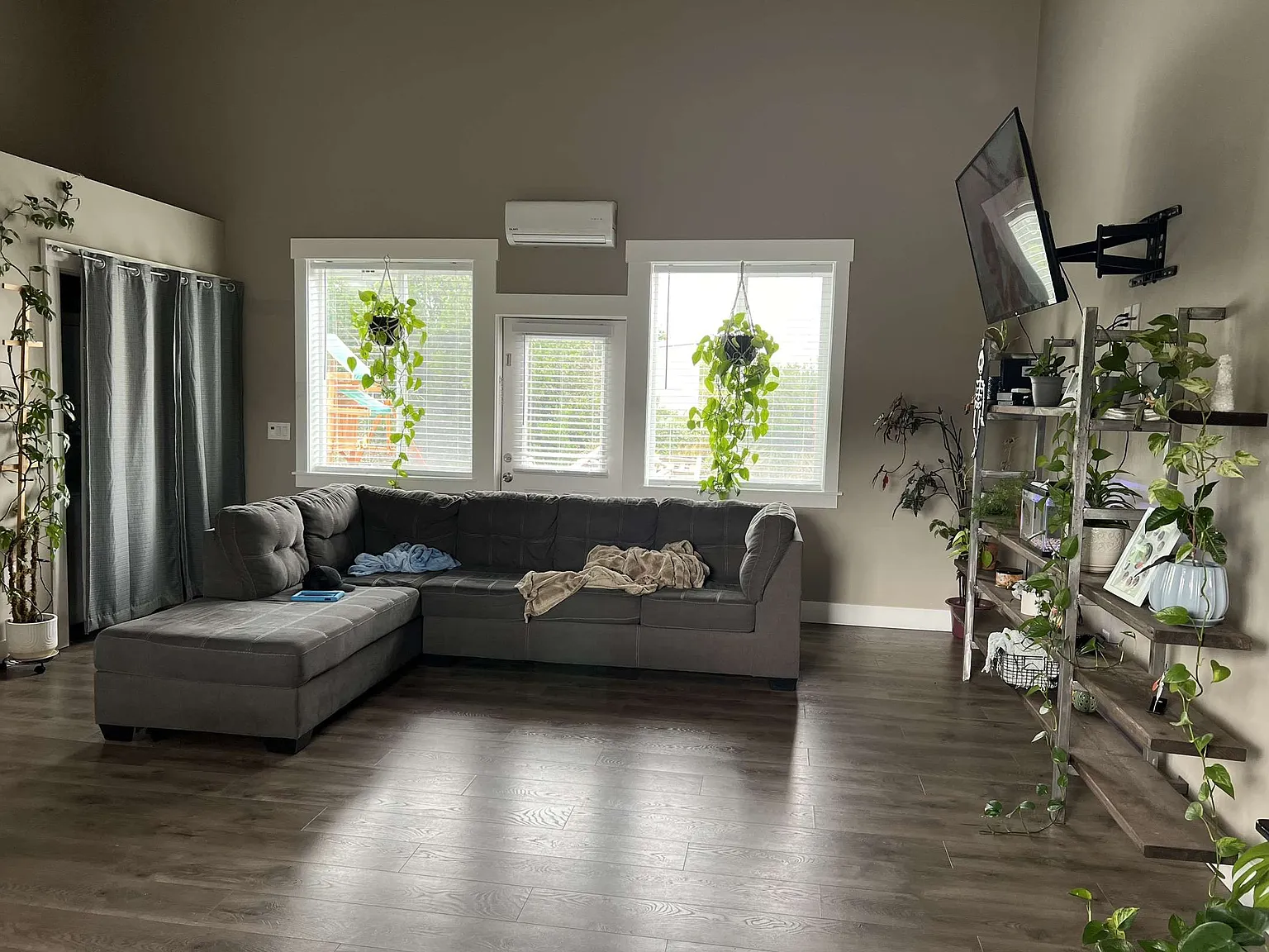 2 bed, 840 sqft, $1,500 — Photo 1