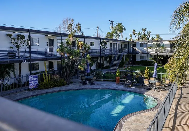 Oceanaire Villa Apartments — Photo 1