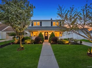 104 Saddle Ln, Levittown, NY 11756