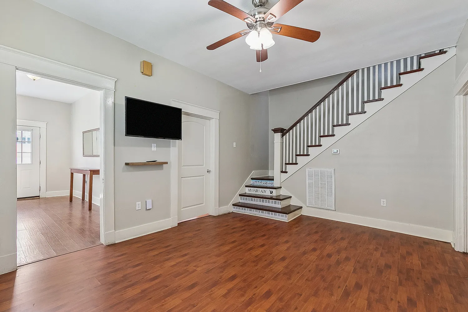 5 bed, 1500 sqft, $2,800 — Photo 3