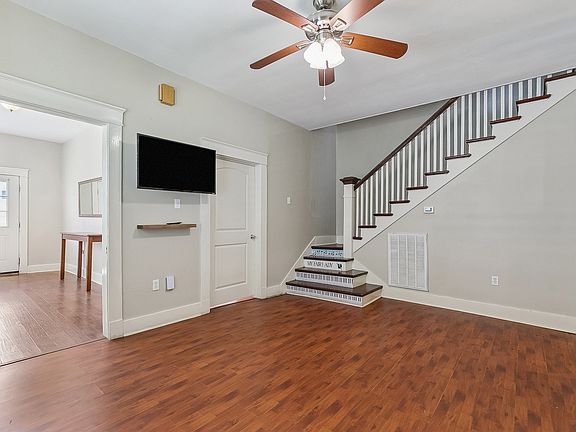 3rd image of 2822 General Pershing St