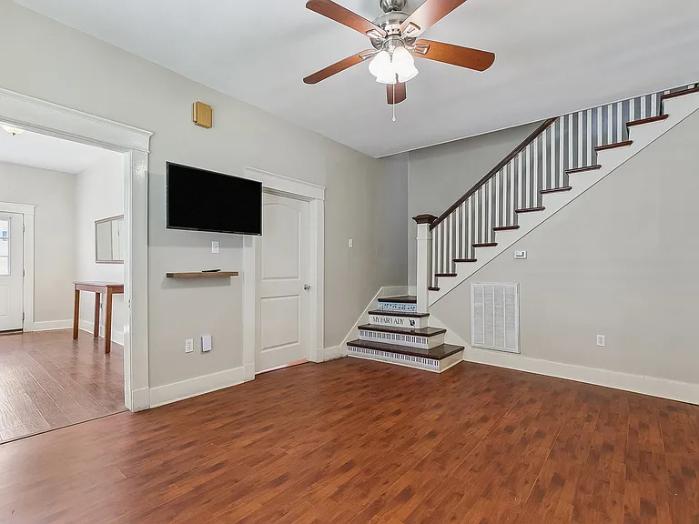 2822 General Pershing St — Photo 3
