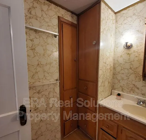695 S Eureka Ave — Photo 18