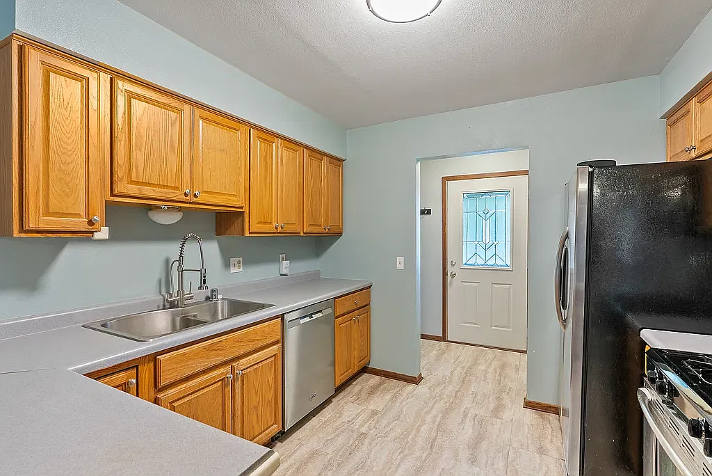 3 bed, 1.5 bath, 1208 sqft, $2,430 — Photo 4