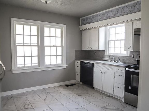 3rd image of 3040 NW 30th St